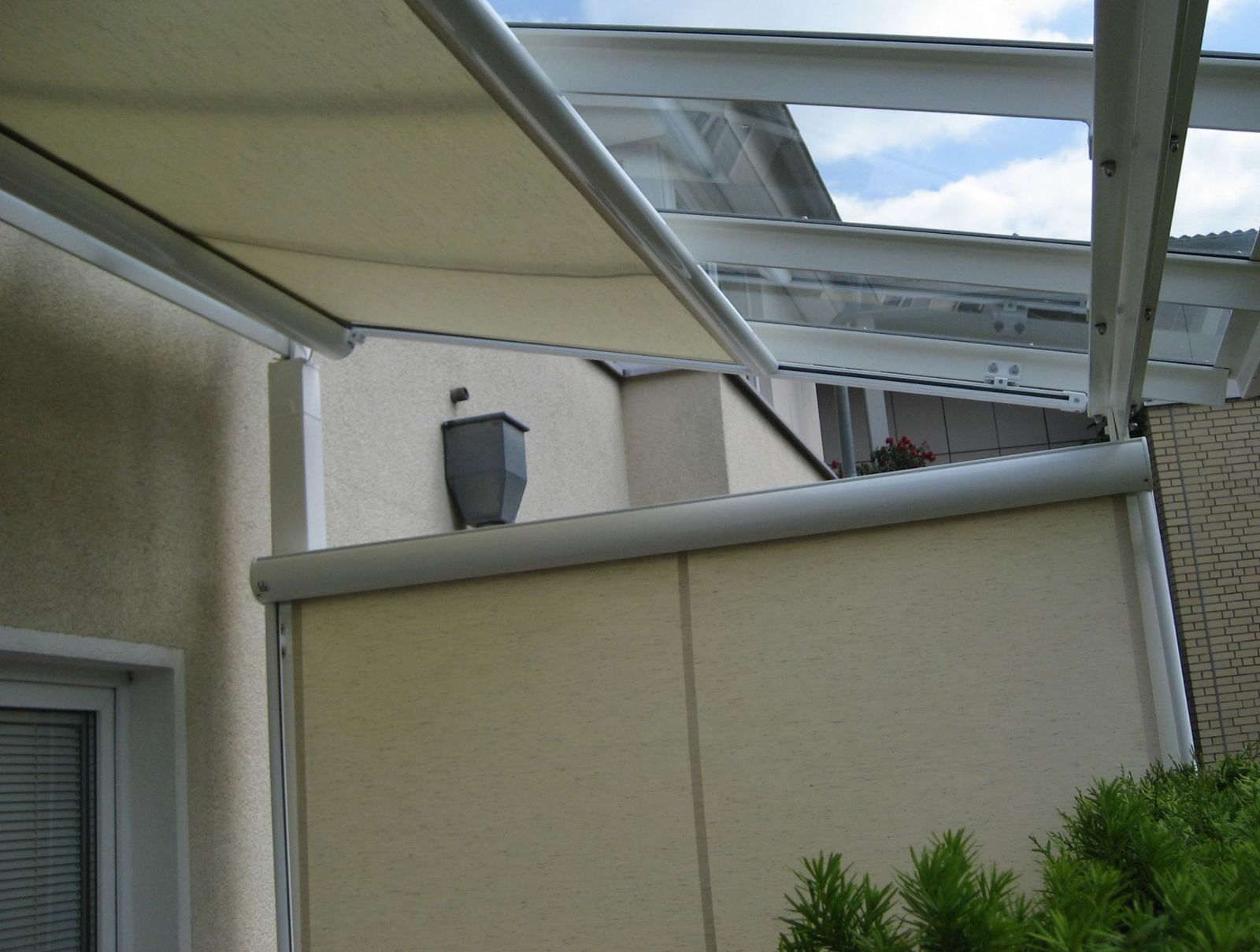 Unterglas-Markise unter einem Glasdach